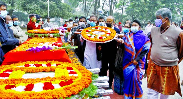 Leaders and activists of United Communist League pay floral tributes on the coffin of its Presidium Member Comrade Azizur Rahman at the Central Shaheed Minar in the city on Friday.