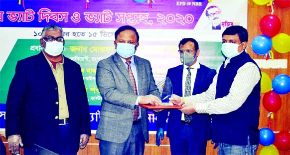 Showkat Ali Saadi, Commissioner, Excise & VAT Commissionerate, Rangpur, hands over citation award and certificates to a top VAT payer at a ceremony in the town yesterday marking the VAT Day and the VAT Week 2020.