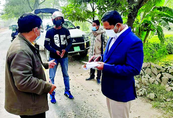 Assistant Commissioner Land and Executive Magistrate Md. Mahbubur Rahman conducts a mobile court at Singerbill Union in Bijoynagar upazila of Brahmanbaria on Thursday as part of the awareness campaign to make compulsory wearing of masks to prevent the sec