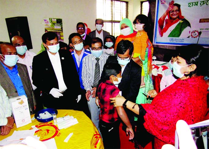 Advocate Md Jahangir Alam, Mayor of Gazipur City Corporation, inaugurates the measles and rubella immunisation programme in the Shaheed Tazuddin auditorium in the city on Saturday morning.