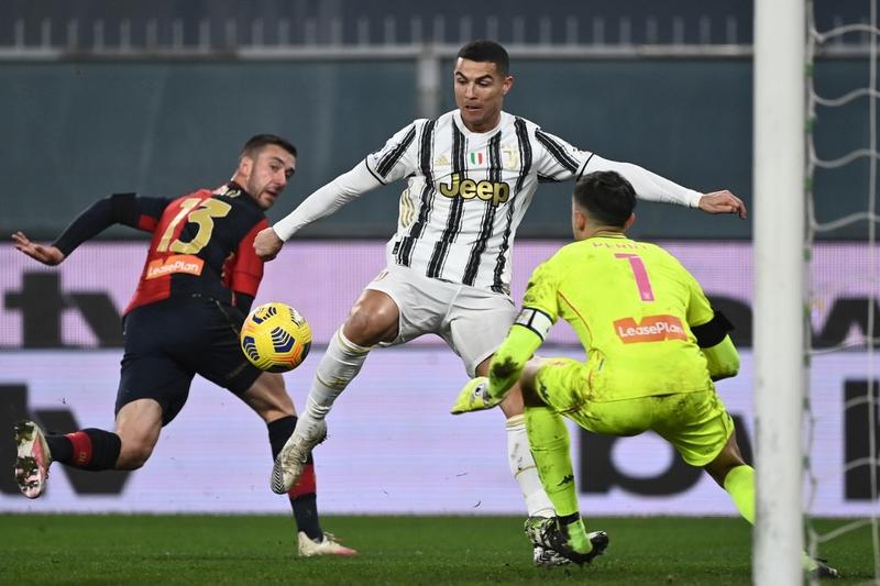 Juventus' forward Cristiano Ronaldo (center) challenges Genoa's goalkeeper Mattia Perin during their Italian Serie A football match at the Luigi-Ferraris stadium in Genoa on Sunday.