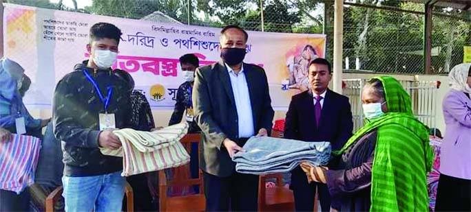 Deputy Commissioner (DC) of Kishoreganj Sarowar Morshed Chowdhury distributes warm clothes on Sunday afternoon.