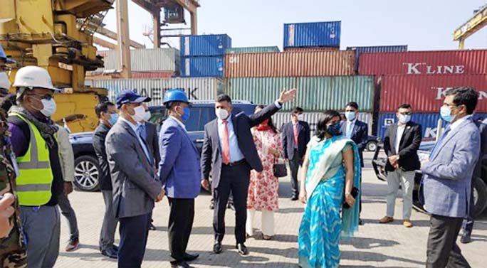 Indian High Commissioner to Bangaldesh Dr. Mr. Doraiswamy (4th from left) alongwith the senior officials of Chattogram port visit the different berths and terminals of the country's prime seaport port on Monday.