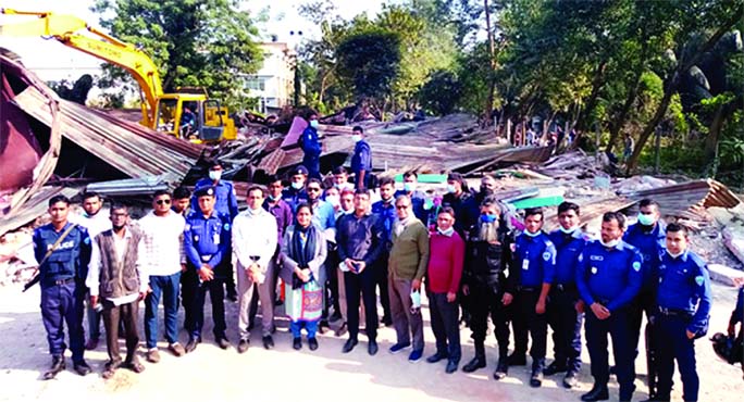 A mobile court of Chattogram WASA led by Executive Magistrate Fahmida Mustafa in an eviction drive demolished a privately owned installations built next to the Sheikh Russell Water Treatment Plant at Madunaghat in the port city on Thursday.