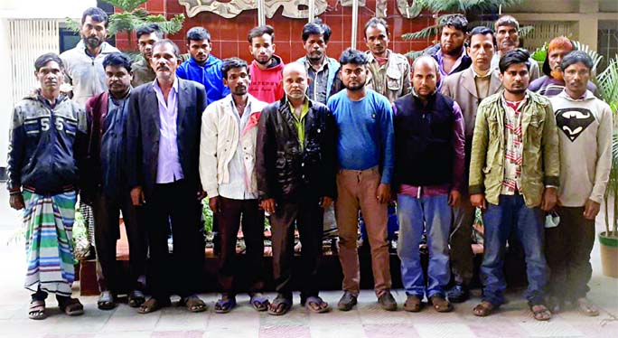 RAB-10 detains 38 criminals by conducting raids in the city's Kadamtali and Chwakbazar areas on Friday.