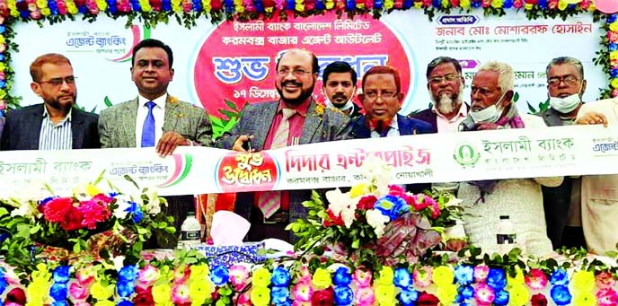 Md Mosharraf Hossain, Deputy Managing Director of Islami Bank Bangladesh Limited, inaugurating the bank's Korambox Bazar Agent Banking Outlet under its Sonapur Branch in Noakhali recently. Bank's Vice President Md Nurul Hossain and Head of Sonapur Branc