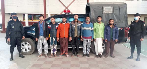 RAB-10 detains seven gamblers conducting raid in the city's Sadarghat area on Saturday.
