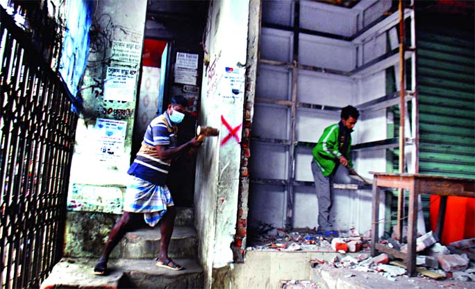 Dhaka South City Corporation (DSCC) evicts illegal shops those constructed breaking the architectural design at Sundarban Super Market in the capital's Gulistan on Saturday.