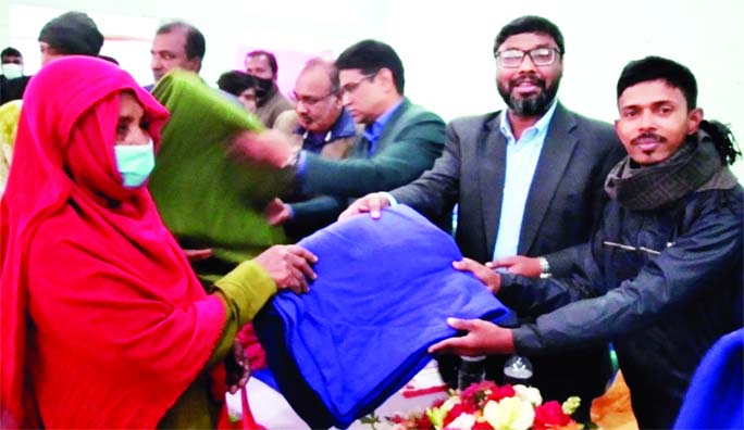 The central committee of the Nationalist Volunteer Party on Monday at the Mahadevpur Upazila Community Center in Naogaon. On the initiative of Vice-President Asaf Kabir Chowdhury (Shat), blankets were distributed among the winter people.