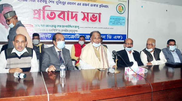 Chairman of Nationalist Democratic Front Sheikh Salahuddin Salu, among others, at a meeting organised by NDF at the Jatiya Press Club on Tuesday in protest against vandalizing of Bangabandhu's sculpture.