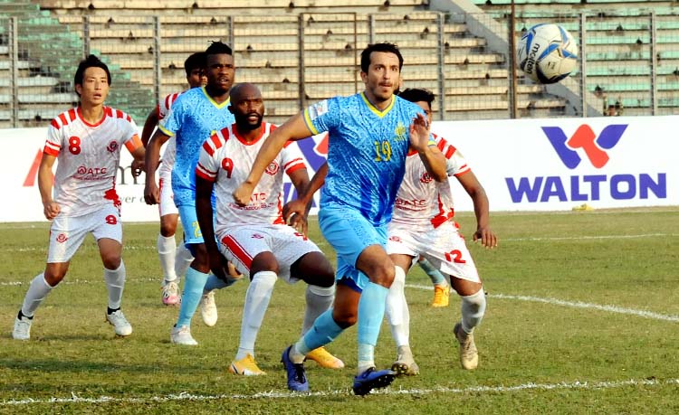 An action from the match in the Walton Federation Cup Football between Dhaka Abahani Limited and Bangladesh Muktijoddha Sangsad Krira Chakra at the Bangabandhu National Stadium on Wednesday. Abahani won the match 4-1.