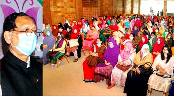 CCC mayoral candidate Rezaul Karim Chy addressing the discussions at Ladies Club auditorium yesterday as chief guest.