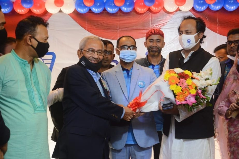 Md. Yaqub Alam Ovi, Chairman and CEO of Khajana.com.bd (a local e-commerce marketplace) greetings with floral bouquet to Deputy Minister of Education Mahibul Hasan Chowdhury Nawfel was present as the chief guest at the inaugural ceremony of the local e-co