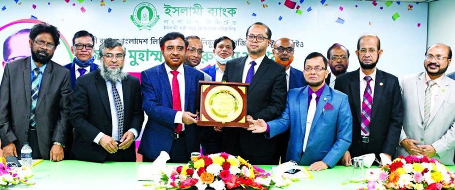 Rahmat Ullah, Rangpur Zone head of Islami Bank Bangladesh Limited, inaugurated its Agent Banking branch at Danga Para Bazar in Hili in Dinajpur recently. Senior officials of the bank and local elites were also present.