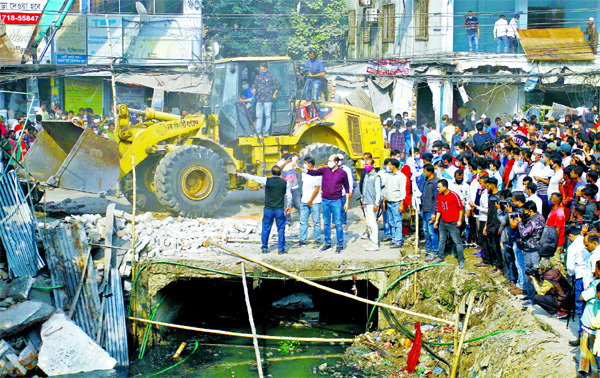 Dhaka North City Corporation Mayor Atiqul Islam inspects illegal establishments eviction programme on the bank of the canals at Ibrahimpur (Poolparh), Dhaka-Cantonment in the capital on Monday.