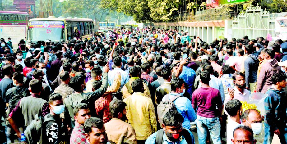 Hundreds of stranded Bangladeshi migrants who work in Qatar throng outside the Ministry of Foreign Affairs on Tuesday demanding Prime Minister's attention to facilitate their return to the workplaces.