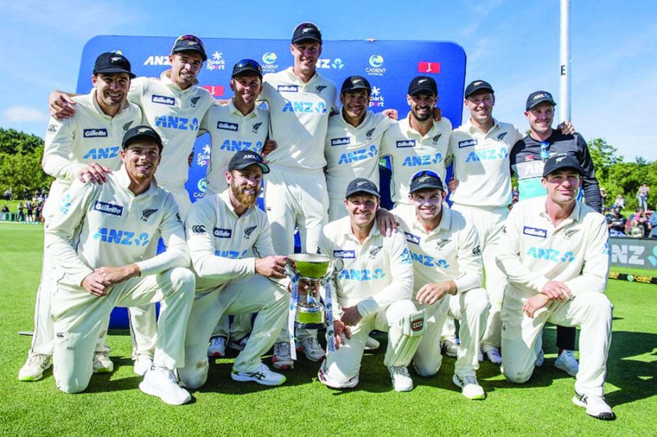 New Zealand players pose for a team photo with their trophy after defeating Pakistan at Hagley Oval, Christchurch on Wednesday. New Zealand defeated Pakistan by an innings and 176 runs in the second Test to win the two Test series 2-0.