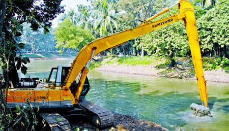 An amphibious excavator desilting Ramna Park Lake on Wednesday as part of the PWD's ongoing project to improve natural beauty of the capital's key recreational area.