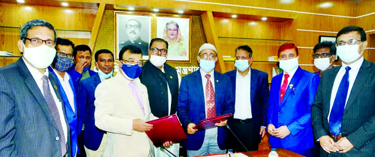 In presence of the State Minister for Primary and Mass Education Zakir Hossain, a memorandum of understanding (MoU) was signed between Primary Education Directorate and Tele-Communication Directorate in the seminar room of the ministry on Thursday.