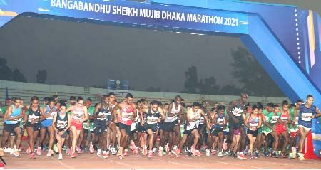 The participants of the Bangabandhu Sheikh Mujib Dhaka Marathon starting their race from the Bangladesh Army Stadium in Banani on Sunday. The Marathon was held marking the berth centenary of Bangabandhu Sheikh Mujibur Rahman.