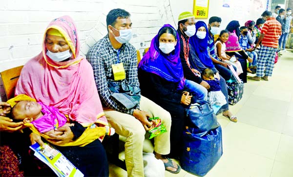 Patients throng at hospitals as sudden cold-related diseases spike in the country. This photo was taken from Shishu Hospital in the capital on Sunday.