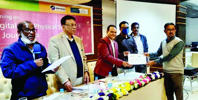 Shofique Ahmed Shofiee, Sylhet Bureau Chief of Daily New Nation, receives certificate on completion of a training programme on 'Digital and physical safety of journalists' from Internews Bangladesh Country Representative Mainuddin Ahmed at a ceremony he