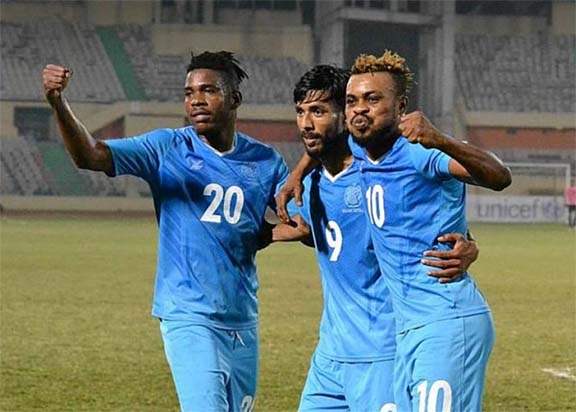 Dhaka Abahani Limited's Haitian recruit Belfort (left) celebrates with his teammates after scoring the all-important goal against Bangladesh Police in their first match of the Bangladesh Premier League Football at the Bangabandhu National Stadium on Thur