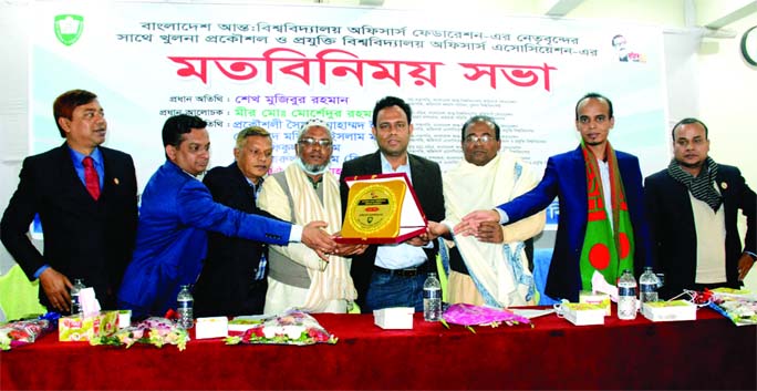 Sheikh Mujibur Rahman, Vice-President of Inter Varsity Officer's Federation, receives a crest from the federation leaders of Khulna University of Engineering & Technology (KUET) at a meting held in KUET Student Welfare Center on Monday.