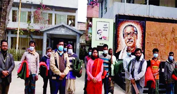 Hajiganj UNO Baishakhi Barua distributes blankets to paper hawkers on Hajiganj Upazila Parishad premises in Chandpur on Tuesday.