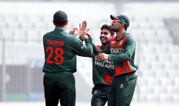 Mehidy Hasan Miraz (centre) of Bangladesh celebrates with Shakib Al Hasan (right) and Tamim Iqbal after the dismissal of Joshua Da Silva of West Indies in the second ODI match of the Bangabandhu Bangladesh-West Indies series at the Sher-e-Bangla National