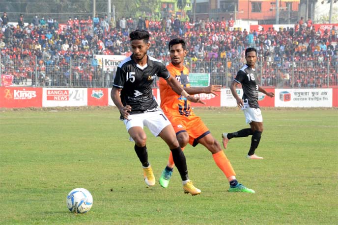 A moment of the match of the Bangladesh Premier League (BPL) Football between Bashundhara Kings and Brothers Union at Shaheed Dhirendranath Datta Stadium in Cumilla on Saturday.