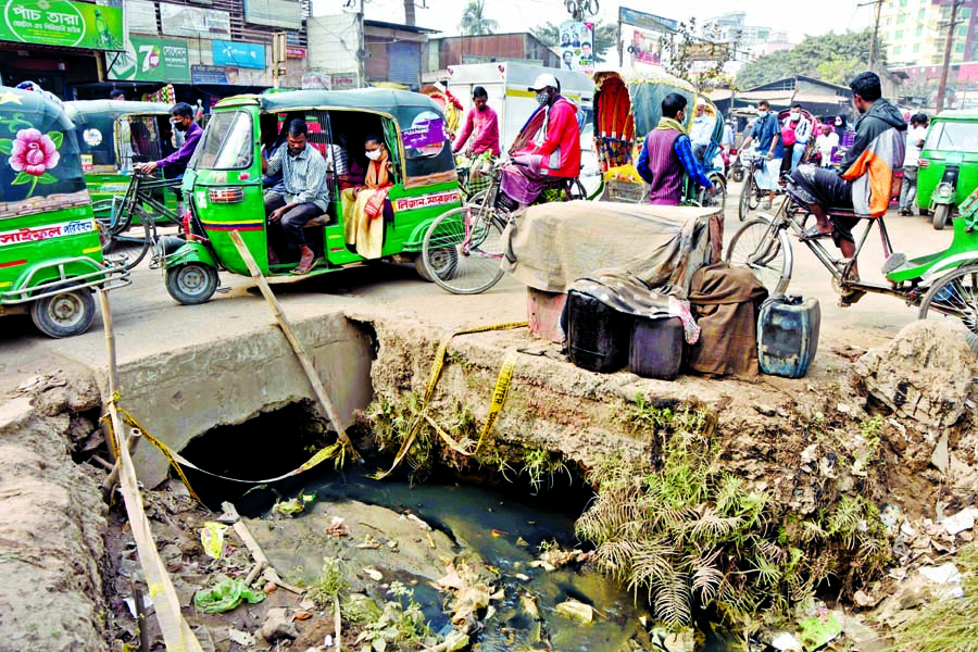 A big hole develops on the Postogola main road in the capital that could cause deadly accident at any moment. This picture was captured on Sunday noon.