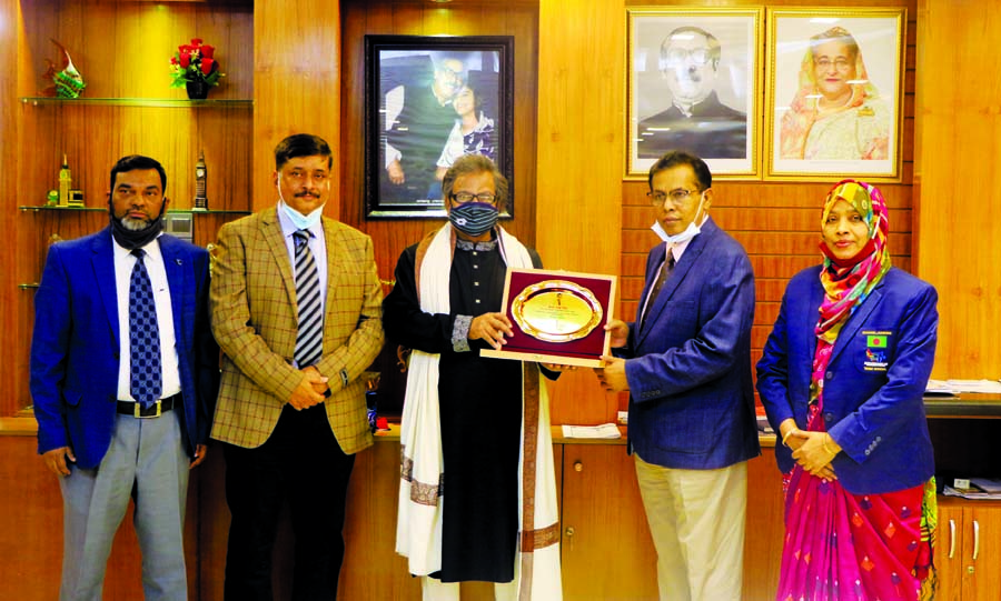 Vice-Chancellor of Bangladesh Open University Dr MA Mannan honours the Information Secretary and Member of Board of Governors of BOU Khwaza Miah with crest at his office on Sunday when the latter visits the university.