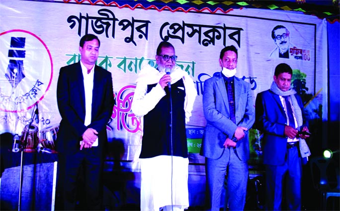 Liberation War Minister AKM Mozammel Haque speaks at annual picnic of Gazipur Press Club at a Resort in Pubail on Friday. Gazipur City Corporation Mayor Jahangir Alam was also present on the occasion.
