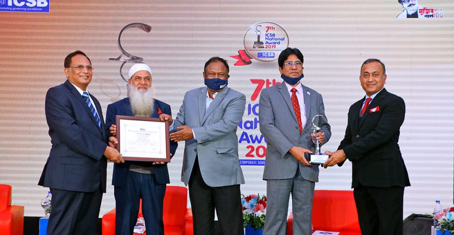 Eastern Housing Limited (EHL) won the ICSB National Award-2019 (Silver Award) for Corporate Governance Excellence in Services Companies category. Dr. KhondakarShokatHossain, Dy. Managing Director (extreme left) and AKM SahadatHossainMajumder Sr. Executiv
