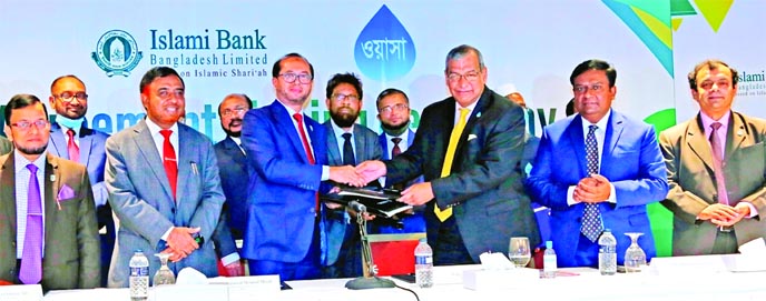 Mohammed Monirul Moula, Managing Director and CEO of Islami Bank Bangladesh Limited (IBBL) and Engineer Taqsem A Khan, Managing Director of Dhaka WASA, exchanging an agreement signing document at Hotel InterContinentalDhaka on Wednesday. Under the deal, c