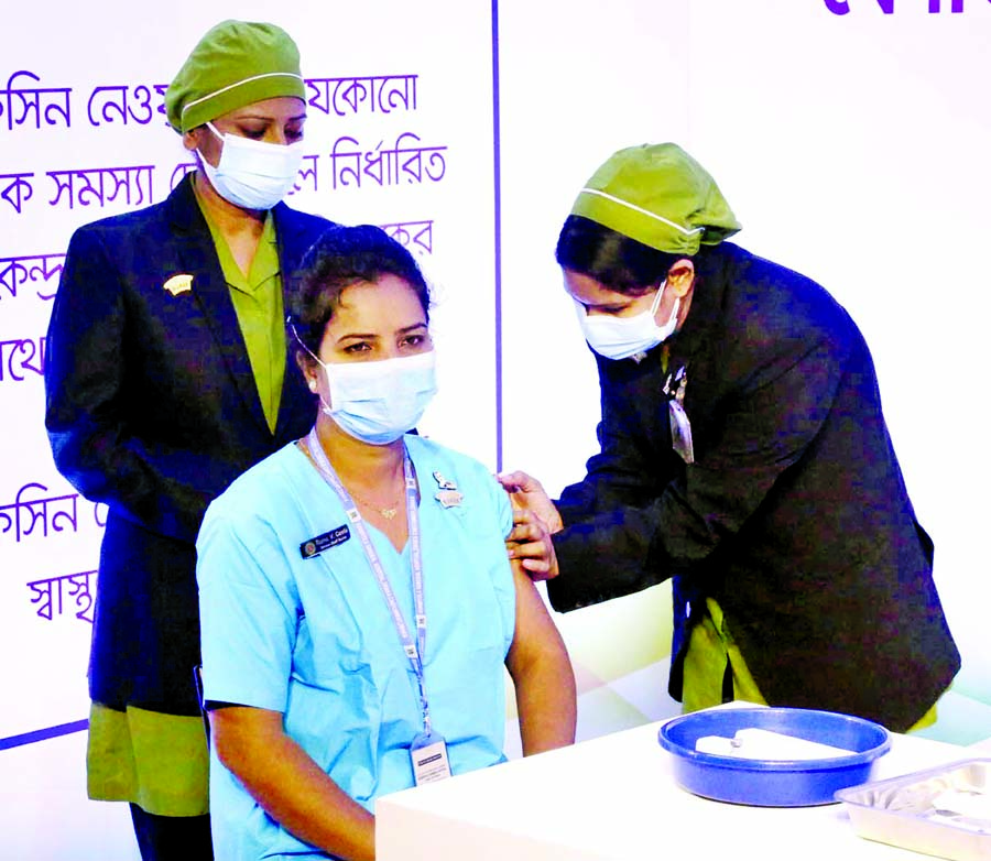 Runu Veronica Costa, senior staff nurse at Kurmitola General Hospital in Dhaka, takes the first ever shot of Covid-19 vaccine in Bangladesh on Wednesday.