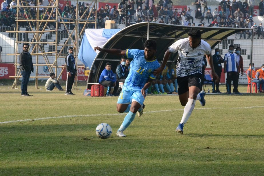 A moment of the match of the Bangladesh Premier League (BPL) Football between Dhaka Abahani Limited and Dhaka Mohammedan Sporting Club Limited at the Shaheed Dhirendranath Datta Stadium in Cumilla on Thursday.