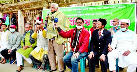Trustee of Ganoswasthya Dr. Zafrullah Chowdhury speaks at a rally organised by 'Rajnoitik Daler Nibandhan Batiler Dabi Parishad' in front of the Jatiya Press Club on Friday demanding cancellation of registration system of the political parties.