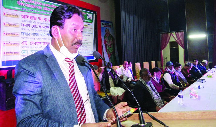 Md Goni Mia Babul, President of Bangabandhu Gobeshona Parishad, speaks at a discussion in the Shaheed Bangataj Auditorium in Gazipur on Saturday afternoon marking the 19th anniversary of the Gazipur Zilla Reporters Club.