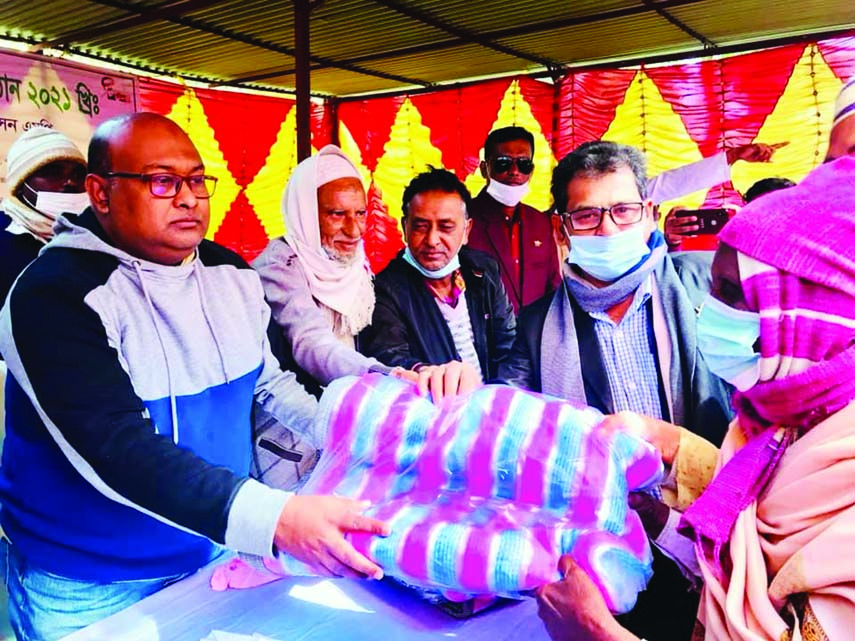 Bhangura (Pabna): Golam Hasnain Rashel, Mayor Bhangura Pouroshava distributes blankets among the cold-hit people in the municipality at a ceremony on Sunday.