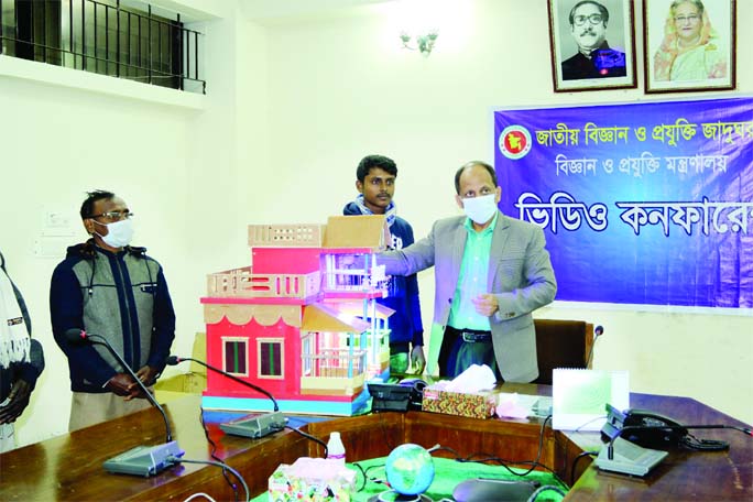 A model for saving electricity made by Sumon Boiragi, a student of class ten of Shripur Madhusudan Secondary School of Kalinagar Village of Terokhada Upazila in Khulna was exhibited at the National Science and Technology Museum in the city on Wednesday.