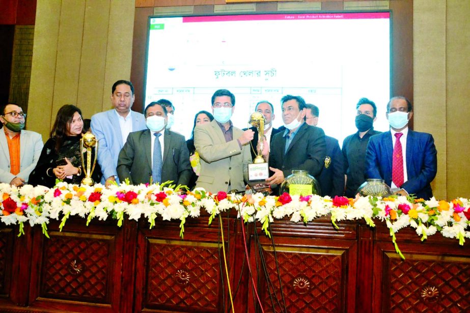 President of the Bangladesh Football Federation (BFF) Kazi Md Salahuddin (third from right) and Mayor of the Dhaka South City Corporation Barrister Sheikh Fazle Noor Taposh pose with the championship trophy of the Dhaka South City Corporation Inter-Ward F