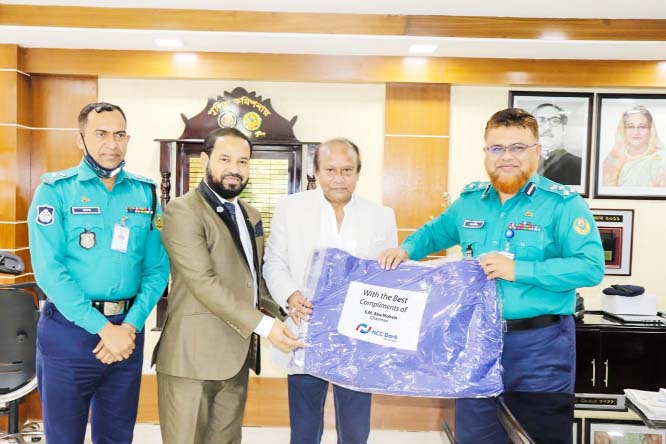 S M Abu Mohsin, Chairman of NCC Bank Limited, handing over 400 blankets to Saleh Md. Tanvir, Commissioner of Chattogram Metropolitan Police (CMP) at his office recently as part of the bank's CSR. Top officials from both sides were present.
