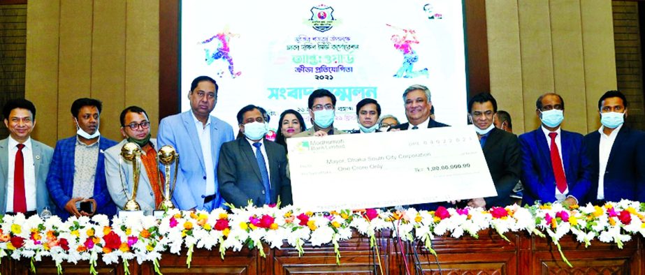 Md Shafiul Azam, Managing Director & CEO of Modhumoti Bank Limited, handing over a cheque to Sheikh Fazle Noor Taposh, Mayor of Dhaka South City Corporation at Mayor Md Hanif Auditorium in the city on Thursday. The cheque was given as Title Sponsor of "D