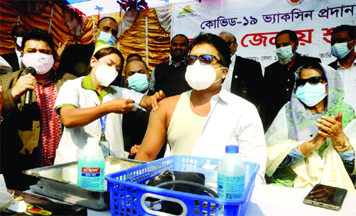 Bogura DC Ziaul Haque receives coronavirus vaccine at the 250-Bed Mohammad Ali Hospital on Sunday morning.