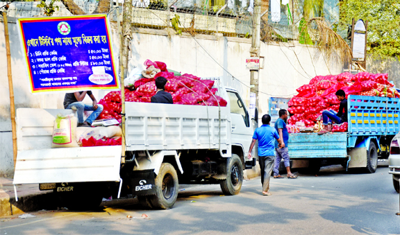 Sellers sit idly on TCB truck as there was no buyers due to low price of onion at Motijheel area in the capital on Sunday.