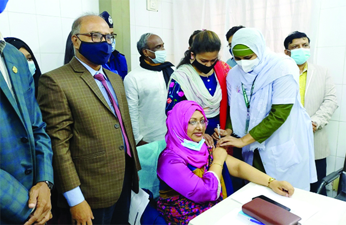 Chandpur DC Anjana Khan Majlish is seen taking corona vaccine at Chandpur Sadar Hospital yesterday.