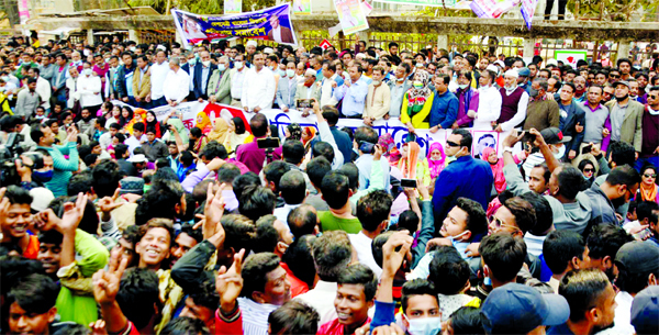 Leaders and activists of Dhaka city unit BNP attend a rally in front of the Jatiya Press Club on Monday, marking the third anniversary of the imprisonment of Party's Chairperson Khaleda Zia in a graft case.