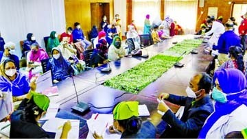 People wait to get registered for Covid-19 vaccine at the Shaheed Suhrawardy Medical College and Hospital in the capital on the third day of nationwide mass immunisation campaign on Tuesday.